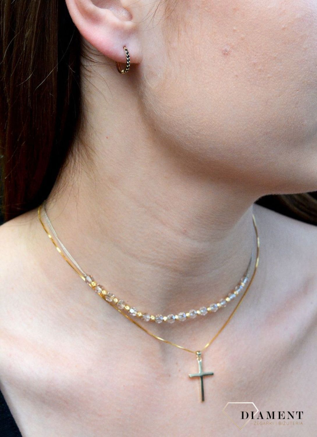 Piękna zawieszka krzyżyk wykonana z żółtego złota, wysokiej próby 333. Powierzchnia krzyża jest gładka, co daje bardzo ładny, ciekawy efekt. Krzyżyk ze złota (1).JPG